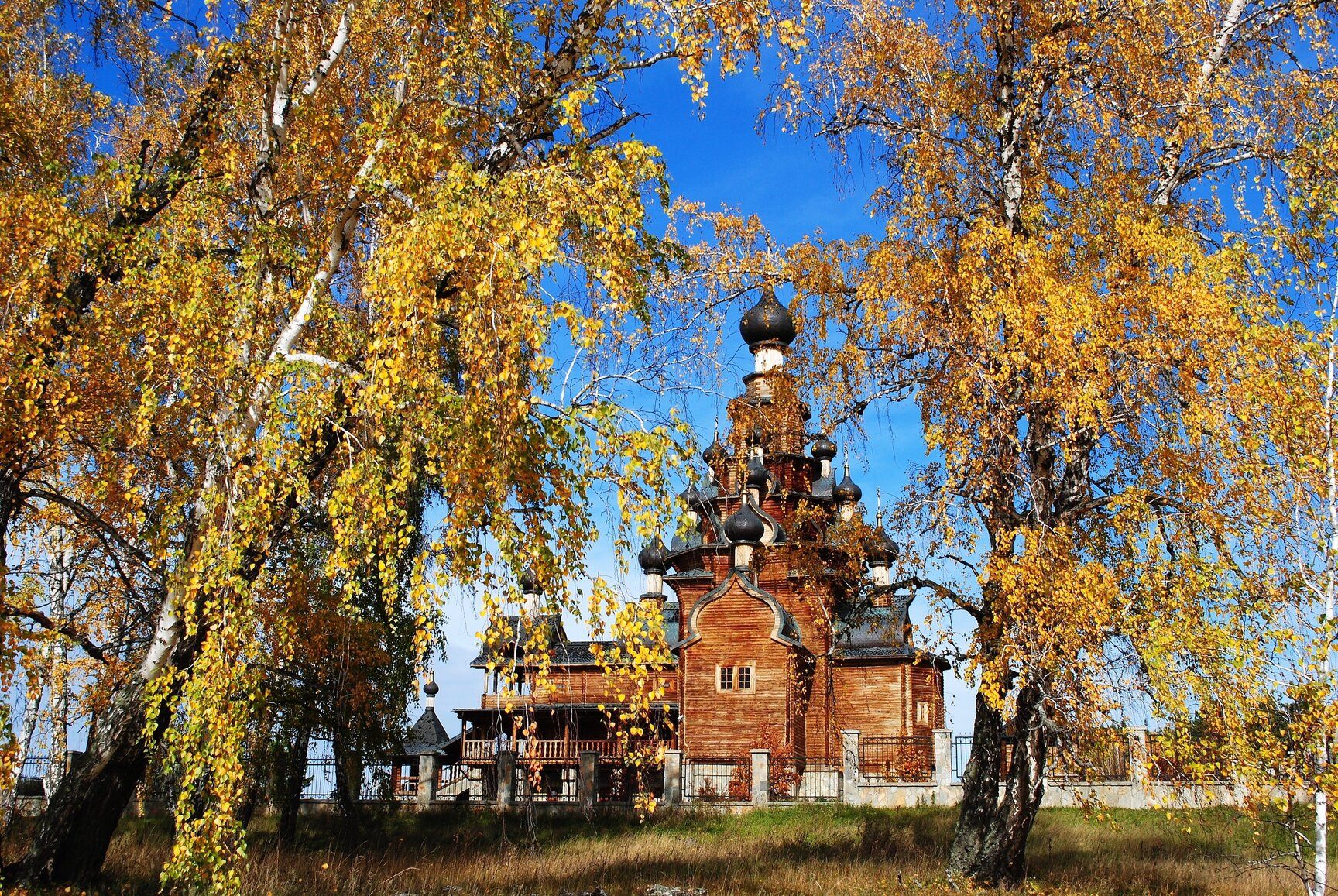 Церковь в верхней Санарке Челябинской области